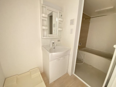 【独立洗面台】 | TKアンバーコート羽衣 | 使いやすい独立洗面台です