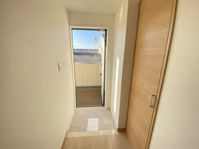 【玄関】 | TKアンバーコート羽衣 | 収納もある玄関です