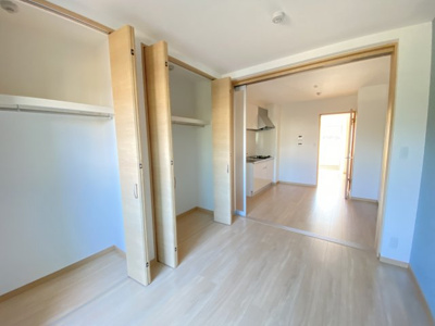 【居間・リビング】 | TKアンバーコート羽衣 | ゆったり過ごせるリビングです