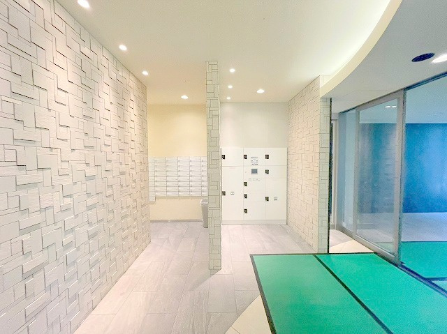 スプランディッド新大阪3のロビー