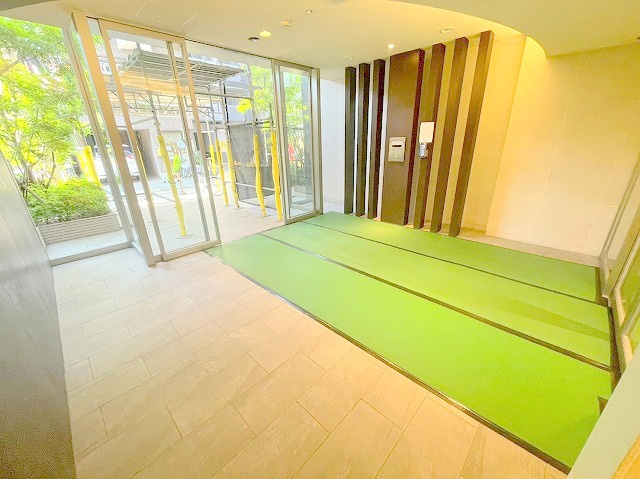 スプランディッド新大阪3のエントランス