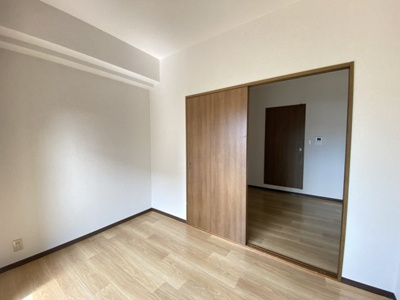 【寝室】 | ヴィラージュ長承寺