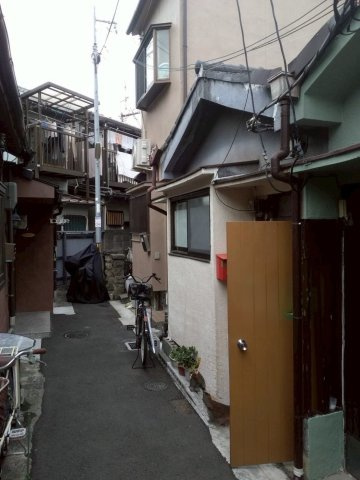 東大阪市若江東町1丁目の前面道路含む現地写真