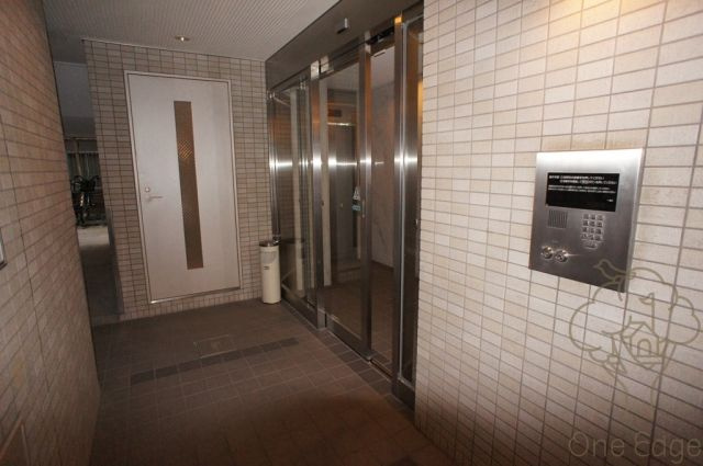 エスタブレ南森町のエントランス