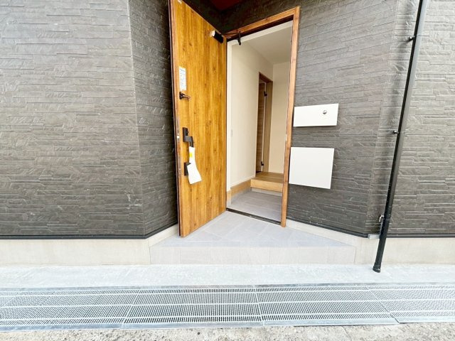 鳴尾町3丁目 新築戸建の玄関