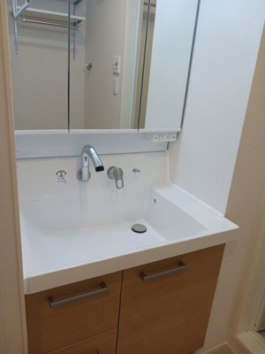 【洗面所】 | フィオーレ | 脱衣スペースもあります