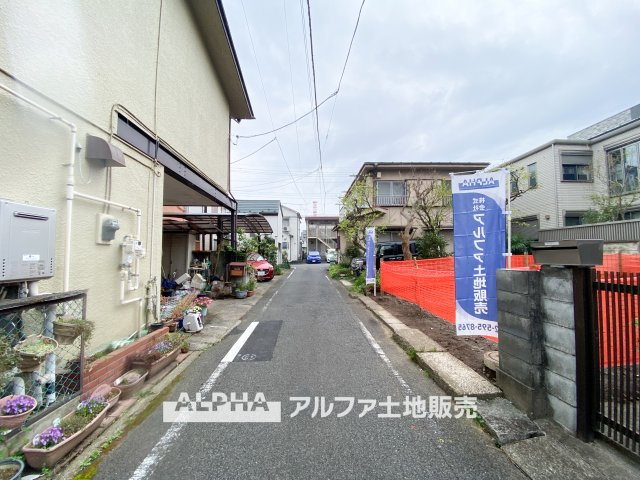 八王子市明神町2の前面道路含む現地写真|【A warm space】◆心をほどく場所◆
ゆったりとした空間に包まれ、誰かを迎えることが日常になる住まい。
この環境で暮らすうちに、時間の使い方も、人との距離感も変わっていく。