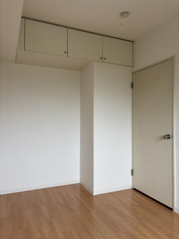 フレア日光の洋室