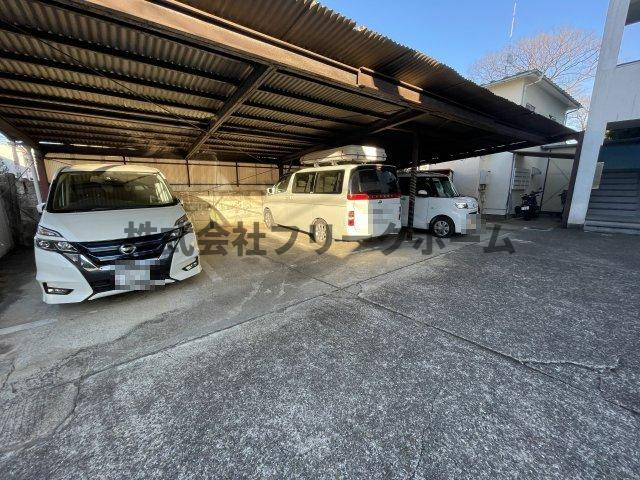 三鷹市牟礼７丁目の賃貸マンションの駐車場