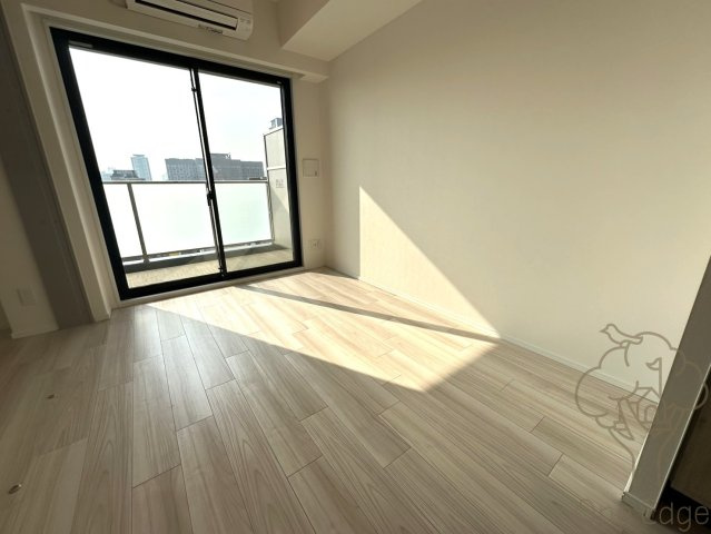 シーズンフラッツ梅田EASTの居間・リビング