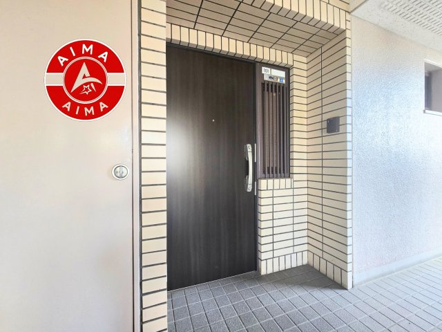藤崎ロジュマンの玄関|きれいに整えられた外玄関で、住まいの第一印象も良好です。
