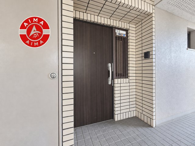 藤崎ロジュマンの玄関|きれいに整えられた外玄関で、住まいの第一印象も良好です。