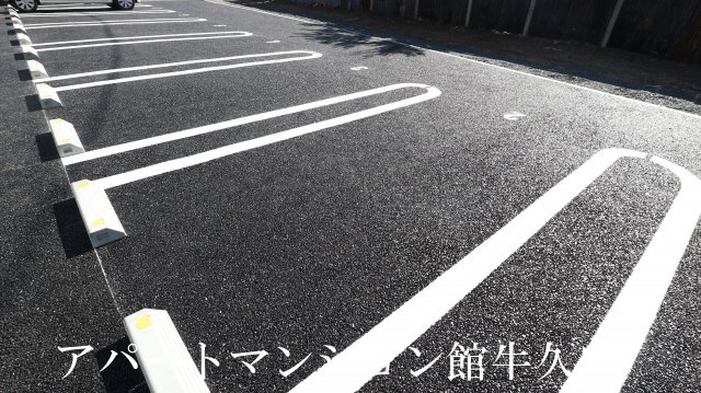 un  jour（アンジュール）の駐車場