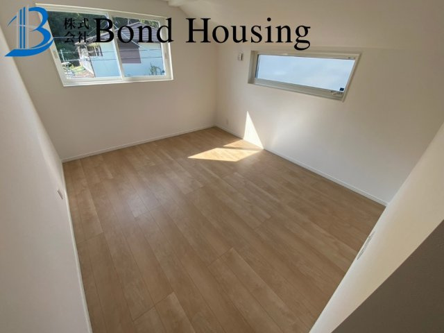 南西角地LDK21帖以上　塩屋台2丁目　新築戸建の洋室