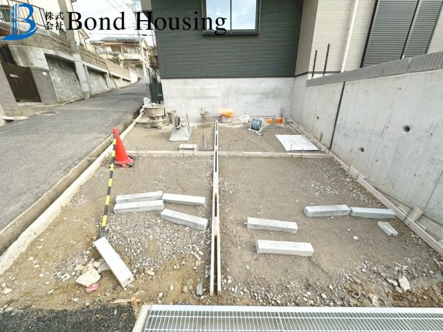 南西角地LDK21帖以上　塩屋台2丁目　新築戸建の駐車場
