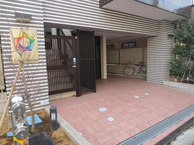 ColorsMinowaのエントランス