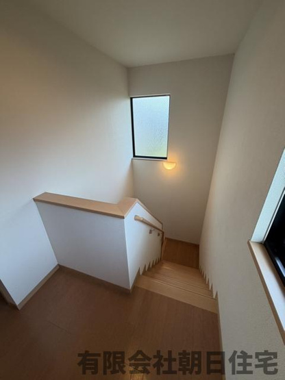 【内装】 | 国屋町中古戸建 | 明るい色調の室内です