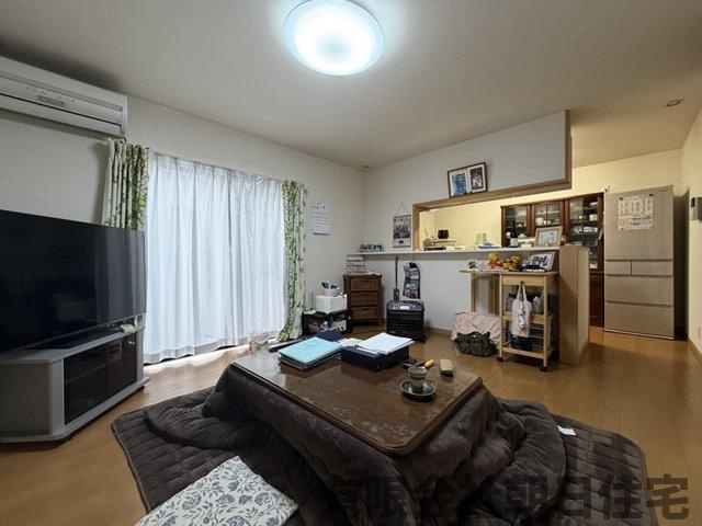 【居間・リビング】 | 国屋町中古戸建 | ゆったり過ごせる居間です
