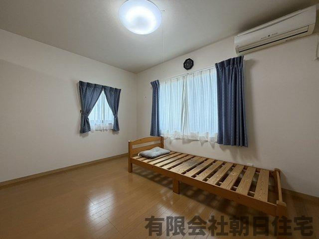 【洋室】 | 国屋町中古戸建 | 落ち着いた色調の洋室です