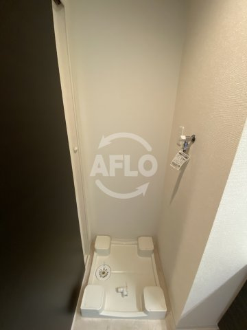 Y's Court 東梅田の洗面所|Y's　Court東梅田（ワイズコートヒガシウメダ）　洗面所に洗濯機置き場