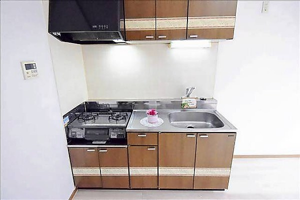 府中市西府町３丁目のアパートのキッチン