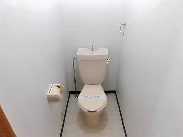 府中市西府町３丁目のアパートのトイレ