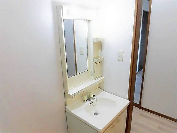 府中市西府町３丁目のアパートの洗面所