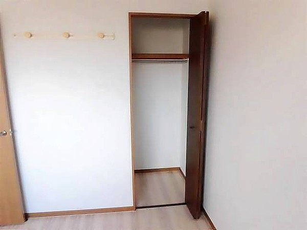 府中市西府町３丁目のアパートの収納