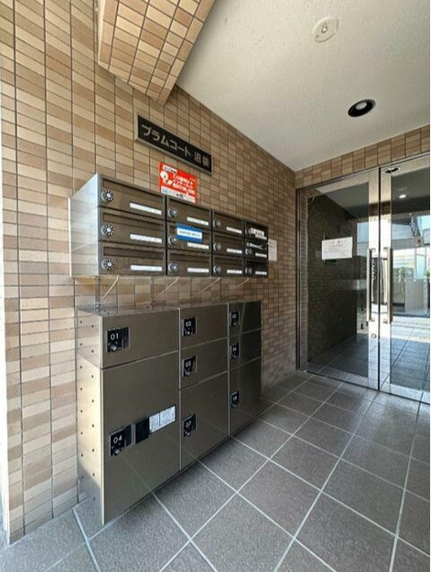 中野区沼袋３丁目の賃貸マンションのエントランス