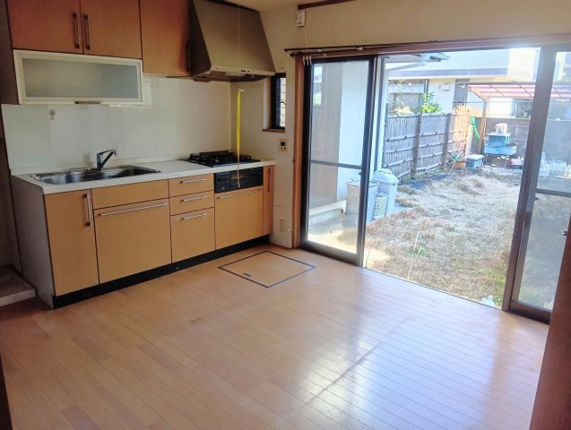 売中古戸建　静岡市葵区千代田6丁目の洋室|太陽の光が入り明るそうですね！