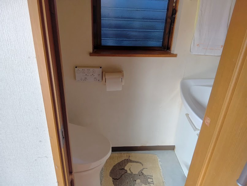 売中古戸建　静岡市葵区千代田6丁目のトイレ|洗面と一体型のトイレです！