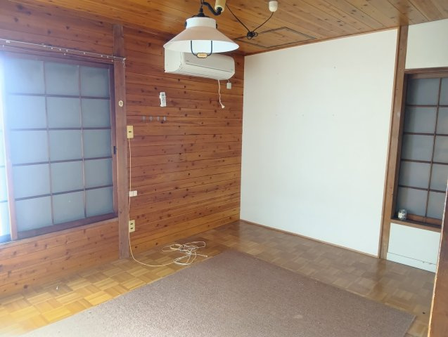 売中古戸建　静岡市葵区千代田6丁目の洋室|木目調なので温かく落ち着いた雰囲気です！