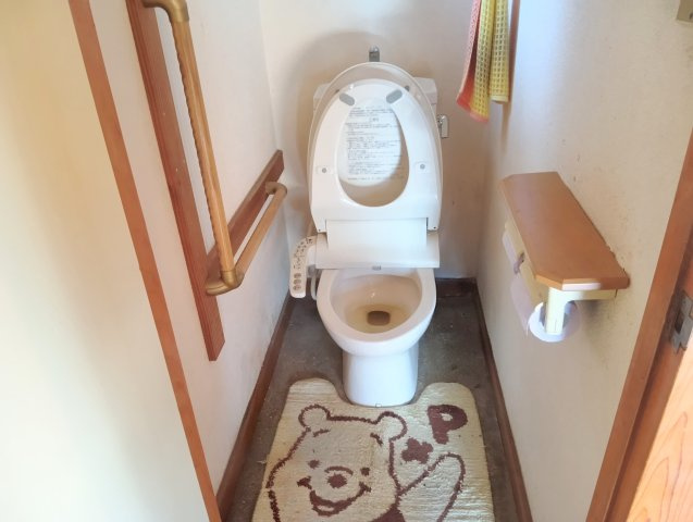 売中古戸建　静岡市葵区千代田6丁目のトイレ|手すりがありバリアフリーでご年配の方にも安心です！
