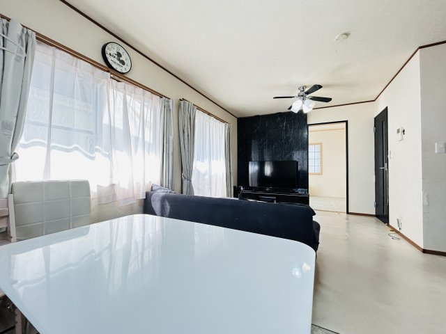 あきる野市上代継中古戸建☆通勤通学便利な立地条件♪周辺環境良好も良好です！の居間・リビング