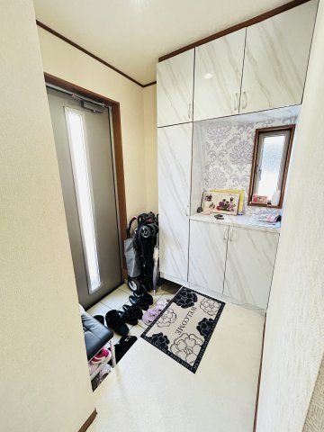 あきる野市上代継中古戸建☆通勤通学便利な立地条件♪周辺環境良好も良好です！の玄関