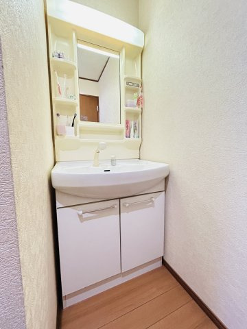 あきる野市上代継中古戸建☆通勤通学便利な立地条件♪周辺環境良好も良好です！の独立洗面台