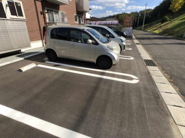 Ｄ－ｒｏｏｍイシカワＡの駐車場|駐車場