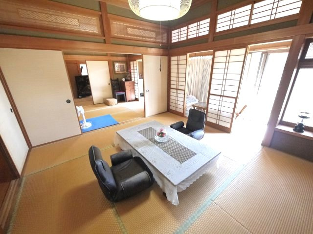 大網白里市金谷郷　和風中古戸建の和室|敷地約378坪 7SDK和風住宅　和室続間 家庭菜園可能です　果樹園付 2階からの眺望がいいです