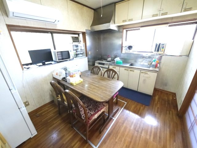大網白里市金谷郷　和風中古戸建のキッチン|敷地約378坪 7SDK和風住宅　和室続間 家庭菜園可能です　果樹園付 2階からの眺望がいいです
