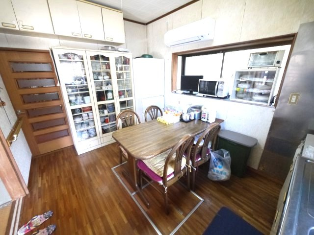 大網白里市金谷郷　和風中古戸建の居間・リビング|敷地約378坪 7SDK和風住宅　和室続間 家庭菜園可能です　果樹園付 2階からの眺望がいいです