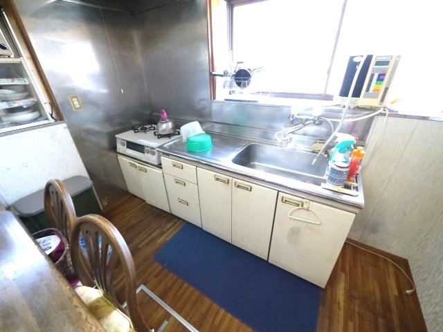 大網白里市金谷郷　和風中古戸建のキッチン|敷地約378坪 7SDK和風住宅　和室続間 家庭菜園可能です　果樹園付 2階からの眺望がいいです