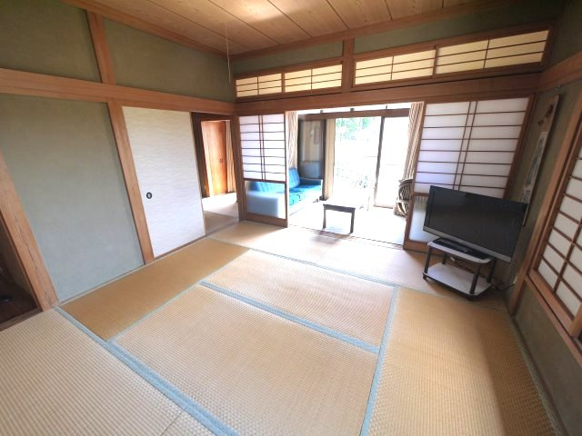 大網白里市金谷郷　和風中古戸建の和室|敷地約378坪 7SDK和風住宅　和室続間 家庭菜園可能です　果樹園付 2階からの眺望がいいです