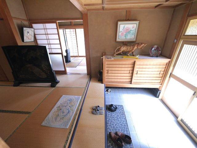 大網白里市金谷郷　和風中古戸建の玄関|敷地約378坪 7SDK和風住宅　和室続間 家庭菜園可能です　果樹園付 2階からの眺望がいいです