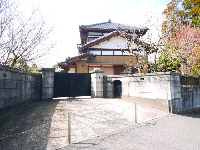 大網白里市金谷郷　和風中古戸建の駐車場|敷地約378坪 7SDK和風住宅　和室続間 家庭菜園可能です　果樹園付 2階からの眺望がいいです