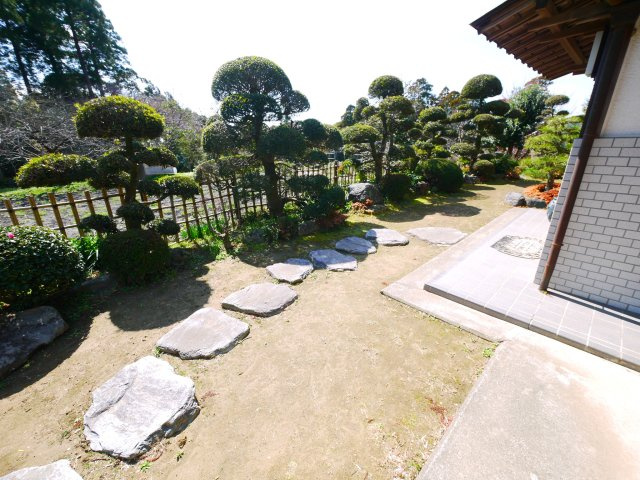 大網白里市金谷郷　和風中古戸建の庭|敷地約378坪 7SDK和風住宅　和室続間 家庭菜園可能です　果樹園付 2階からの眺望がいいです