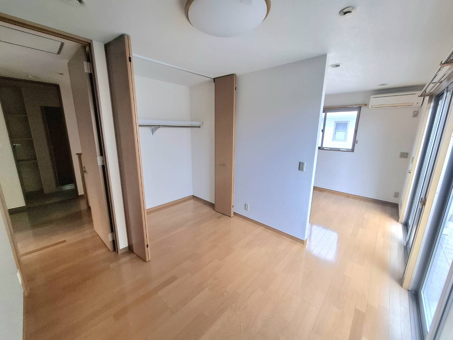 売中古戸建　焼津市大村２丁目の洋室|2階主寝室はたっぷり収納です！