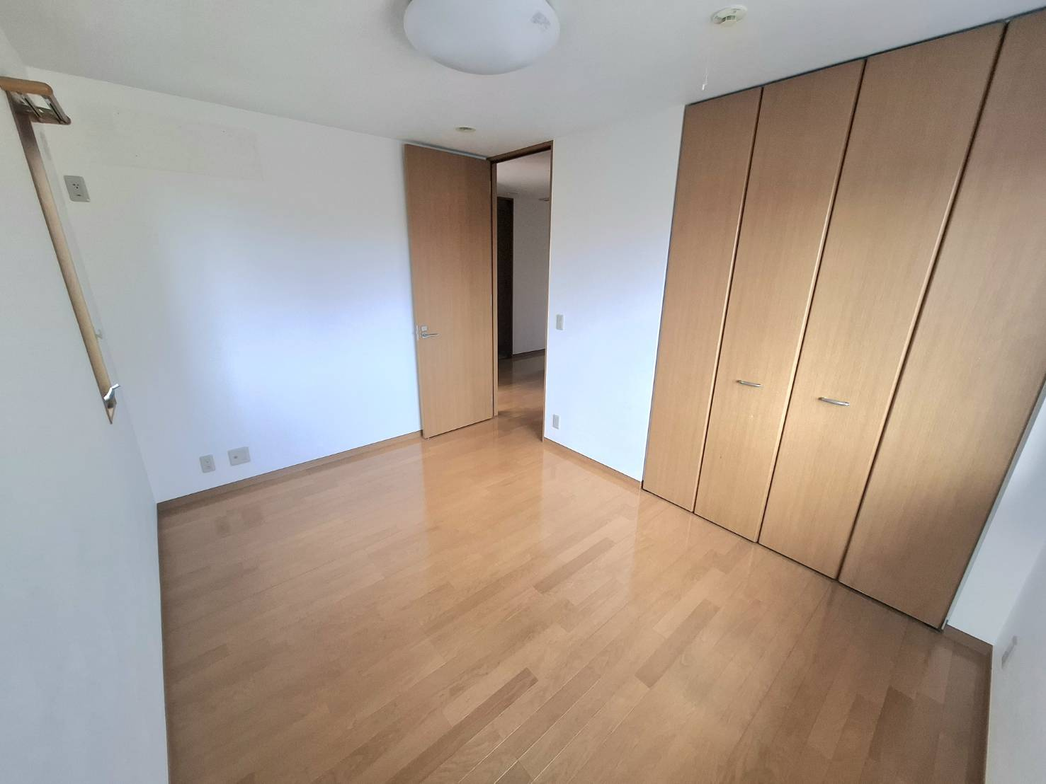 売中古戸建　焼津市大村２丁目の洋室|2階洋室も6帖プラス収納なので、ゆったり使えます！
