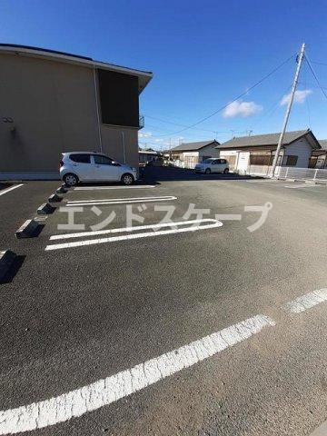 フォーカーレⅡの駐車場|高崎、前橋のお部屋探しはエンドスケープまで！お客様の理想お聞かせ下さい♪