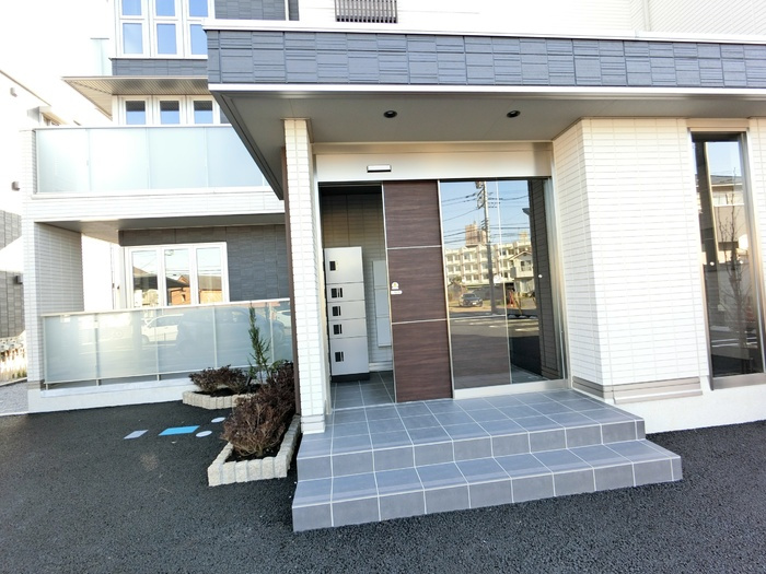 コンフォート上和田のエントランス|高崎、前橋エリアのお部屋探しはエンドスケープまで！お客様の理想お聞かせ下さい♪