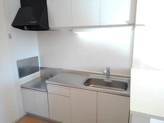 ル・ソレイユ　エムエスのキッチン|コンパクトなキッチンで掃除もラクラク